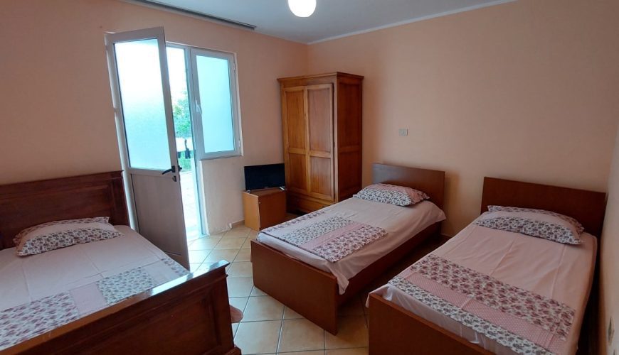 Shetpi Pushimi Plazhi i Vjeter Vlore Qera Ditore