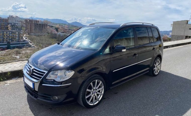 Tirane Volkswagen Touran Automatik me Qera Ditore (1)