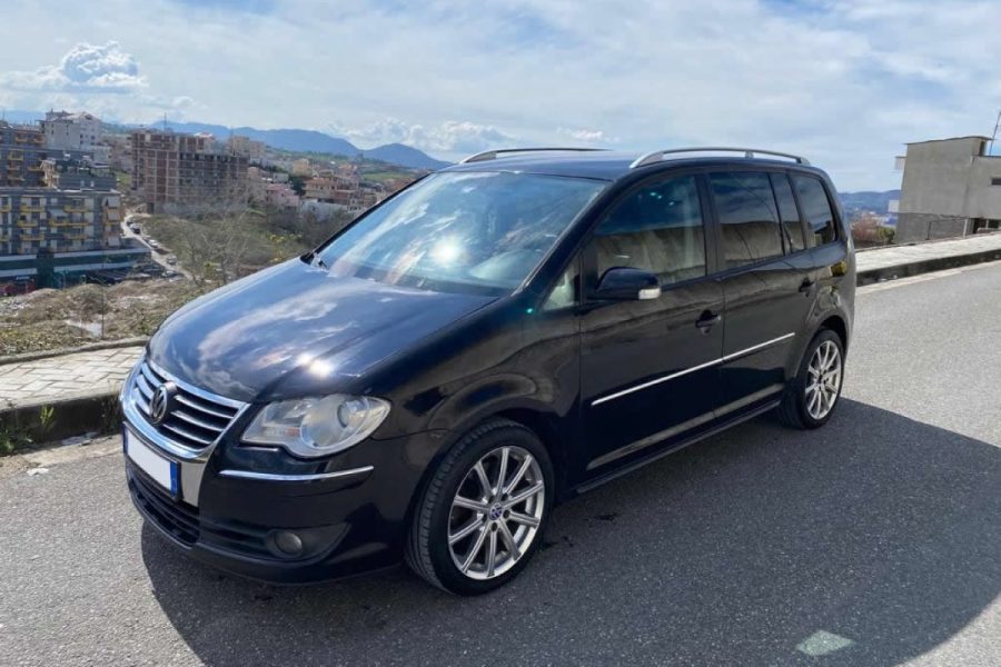 Tirane Volkswagen Touran Automatik me Qera Ditore (1)