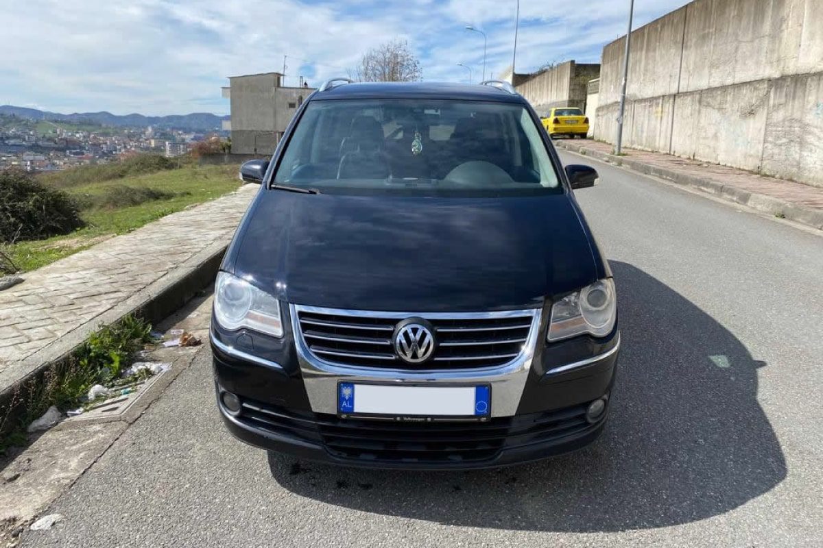 Tirane Volkswagen Touran Automatik me Qera Ditore (1)